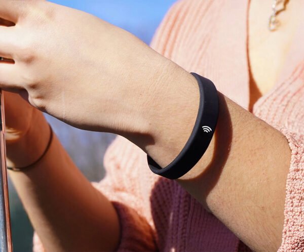 ncf card Rootz Re-programmable NFC Silicon Wristband